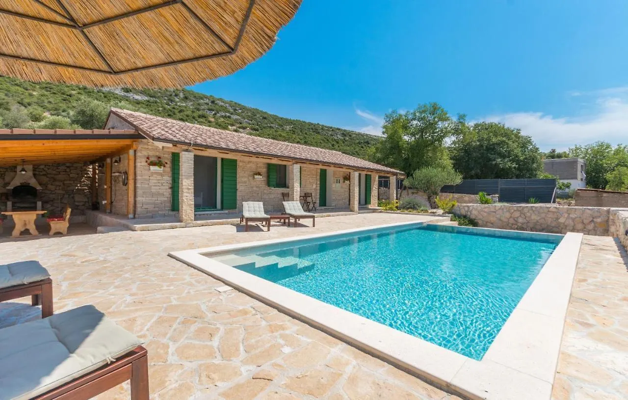 Villa Ibis Pakostane 0*,  Croatia