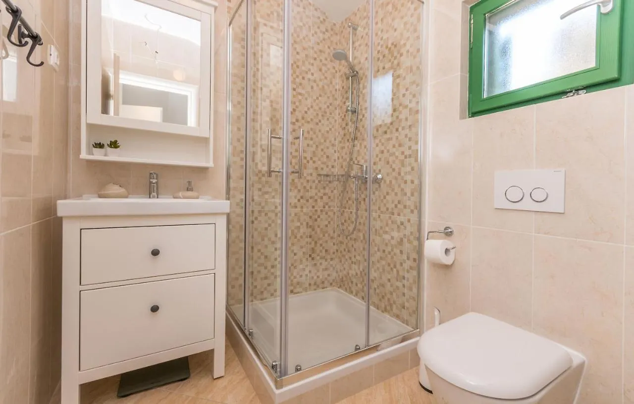 Villa Ibis Pakostane 0*,  Croatia